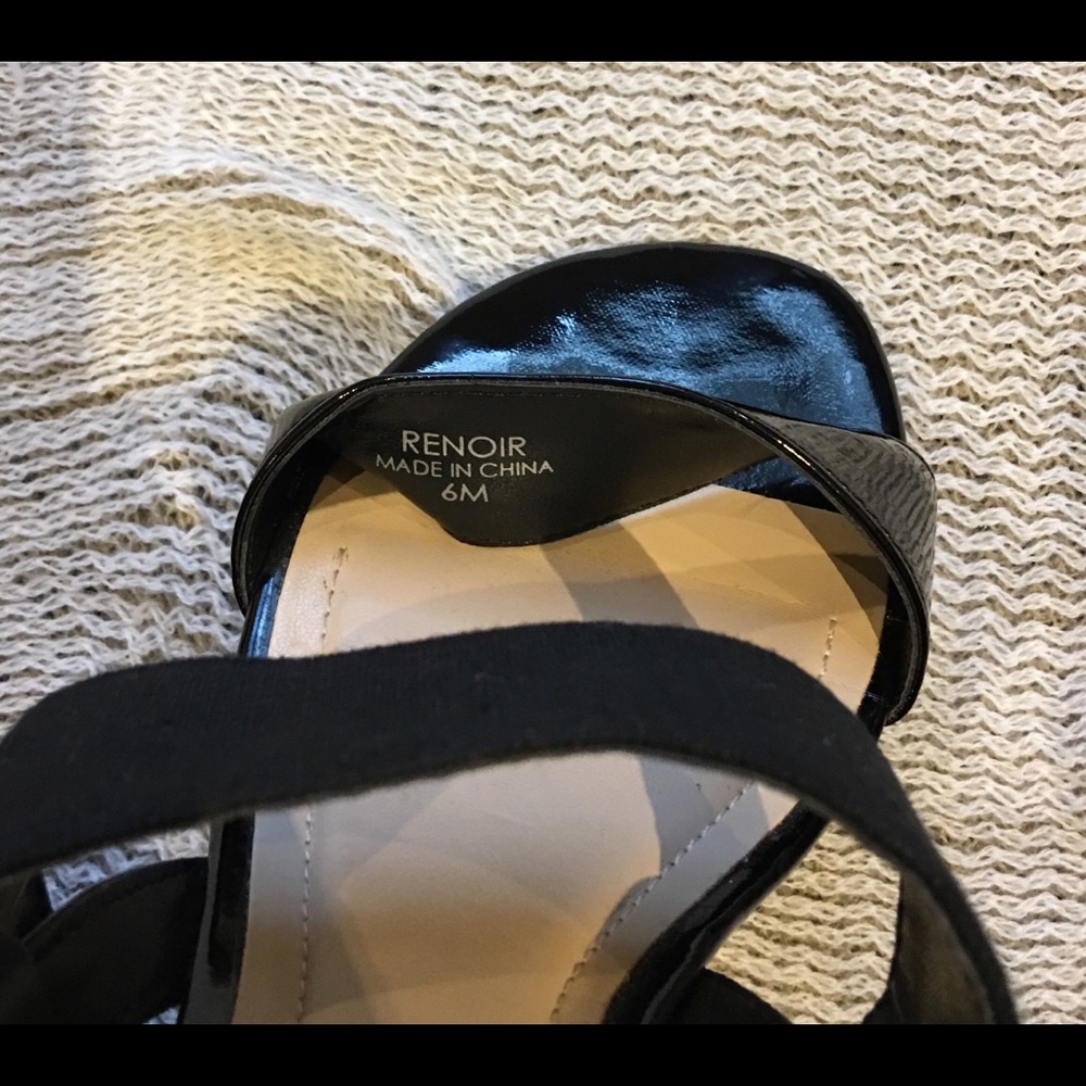 Ellen Tracy Renoir Back Heeled Sandals. 6M - Picture 7 of 7